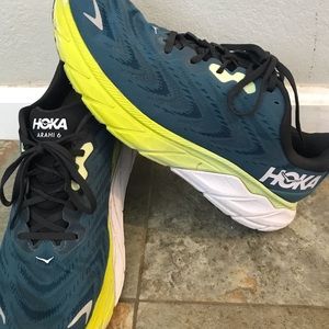 HOKA Sarahi 6